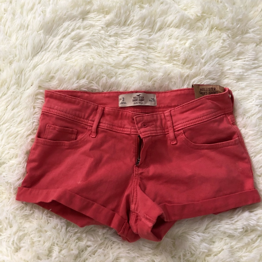 Women’s salmon Hollister shorts